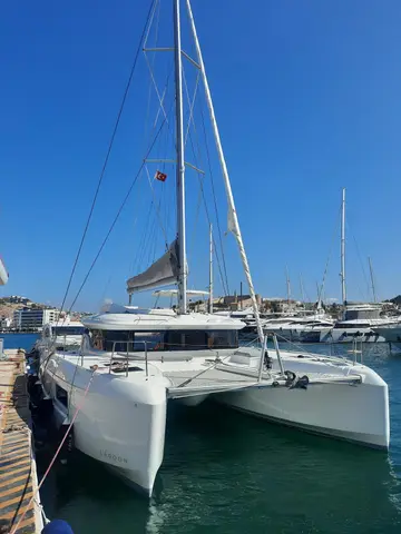 LAGOON 43